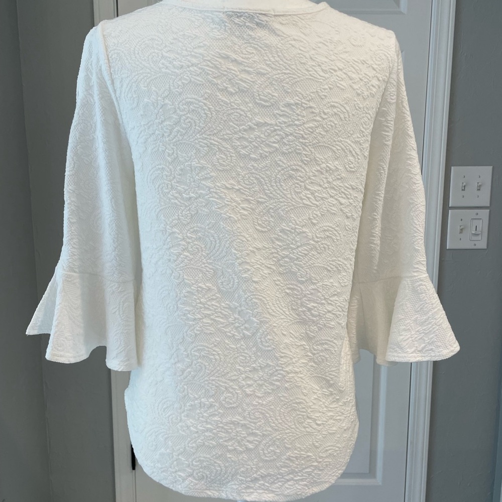 NWOT Elegant White/Cream Bell 3/4 Sleeve Top - Picture 4 of 9